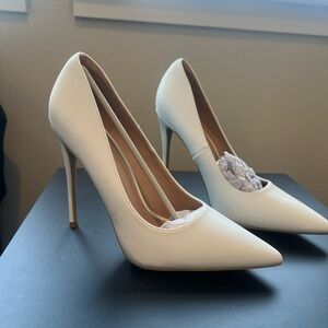Elizabeth Tang brand new white Matte stilettos